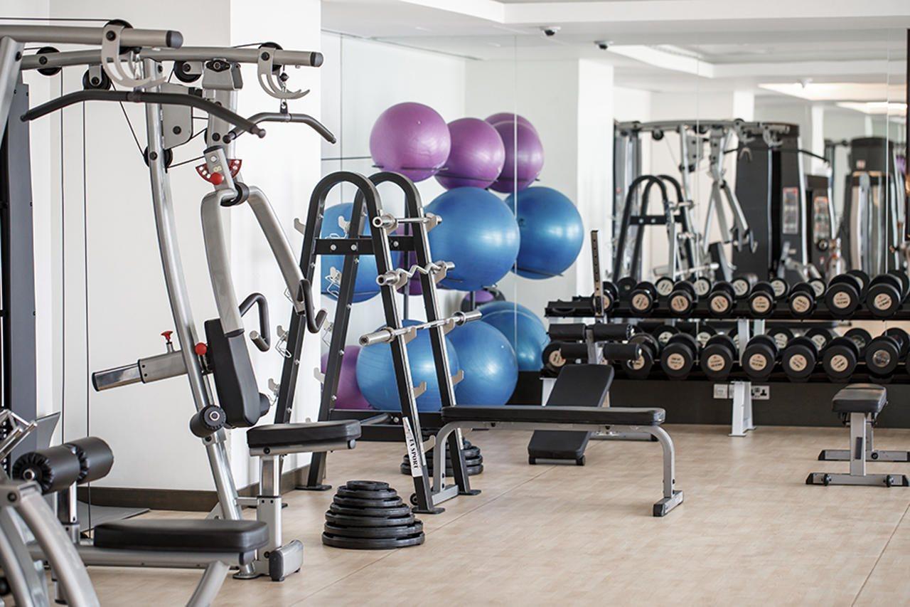 Royal M Al Aqah Beach Resort By Gewan Экстерьер фото A typical gym