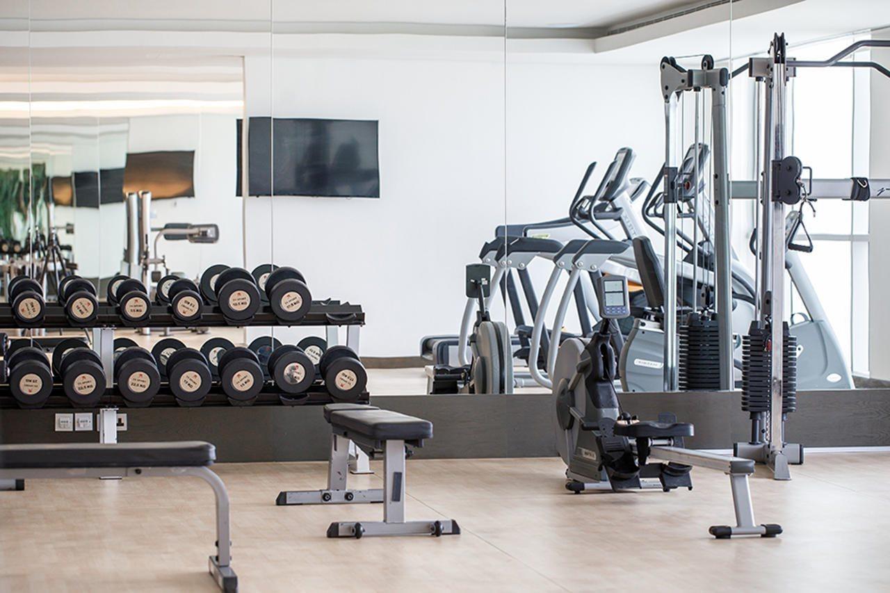 Royal M Al Aqah Beach Resort By Gewan Экстерьер фото A gym
